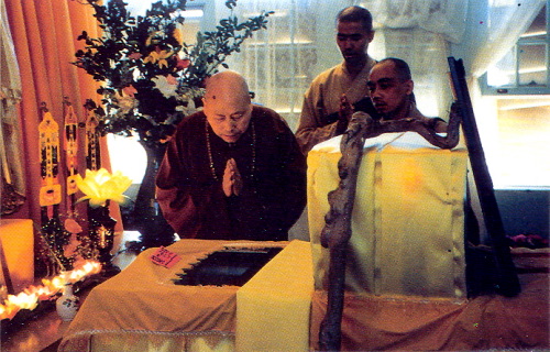 宣化老和尚追思纪念专集 - 照片选辑．In Memory of the Venerable Master Hsuan Huan - Photographs